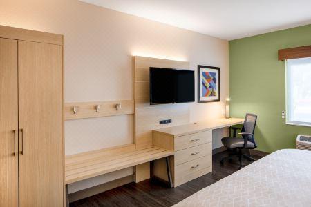 Holiday Inn Express & Suites FT MYERS BEACH-SANIBEL GATEWAY by IHG - 30