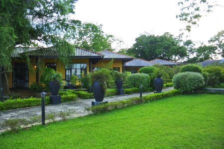 Flower Garden Lake Resort - 9