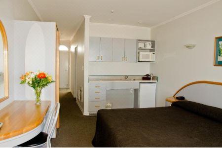 Beachfront Motel - 10