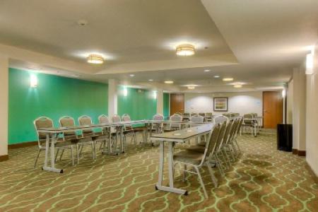 Holiday Inn Express & Suites CARLSBAD BEACH by IHG - 7