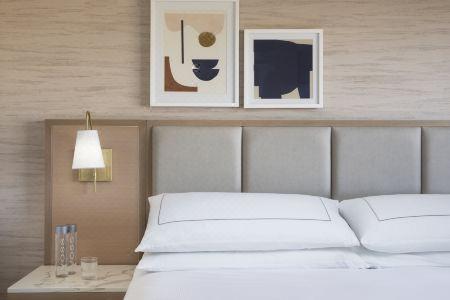 Hilton - 13
