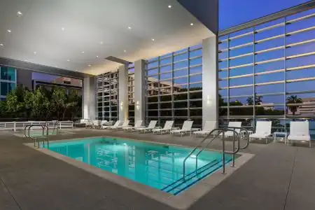 Hampton Inn & Suites by Hilton - 10