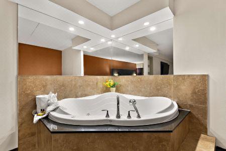 Best Western Plus Toronto North York & Suites - 14