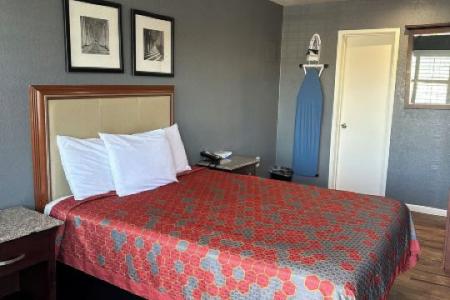 Fireside Inn by the Beach Boardwalk & Bowling - 21