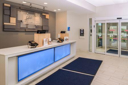 Holiday Inn Express & Suites St. Petersburg - Madeira Beach by IHG - 3