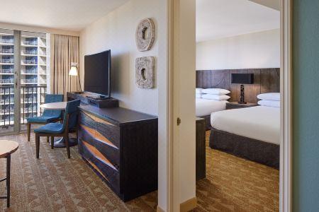 Embassy Suites by Hilton Waikiki Beach Walk - 89