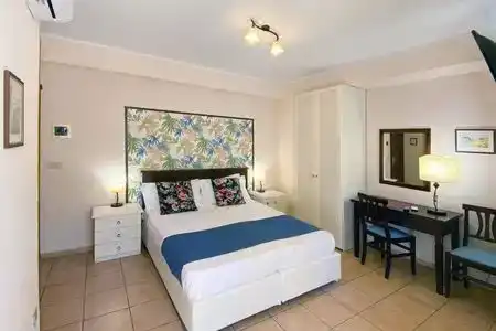 Casa Famiani Bed & Breakfast - 0
