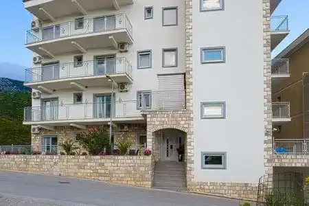 Montelux Apartments - 5