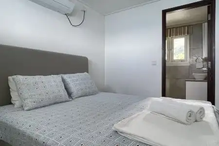 VallonEnd Beachfront Villa with Excellent View - 8