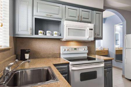 Days Inn & Suites by Wyndham Houston Hobby Airport - 19