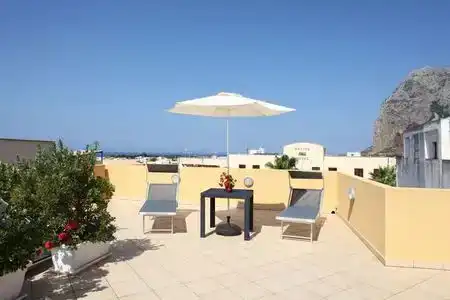 Coralia Bed and Breakfast - 4