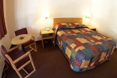 EZ8 Motel Airporter - 0