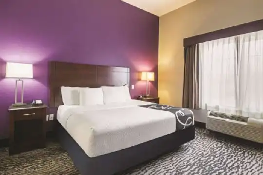 La Quinta Inn & Suites by Wyndham Fresno Northwest - 36