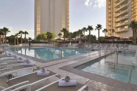 The Signature at MGM Grand - All Suites - 8