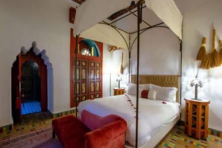 Riad Kaiss by Anika - 164