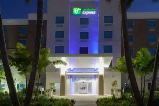 Holiday Inn Express & Suites FT. LAUDERDALE AIRPORT/CRUISE by IHG - 8