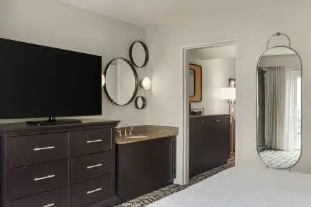 Embassy Suites by Hilton Fort Lauderdale 17th Street - 19