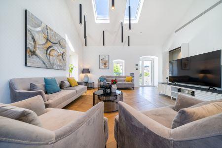Villa Lastva is a Five Star Seafront Luxury Villa with Privite Pool - 21