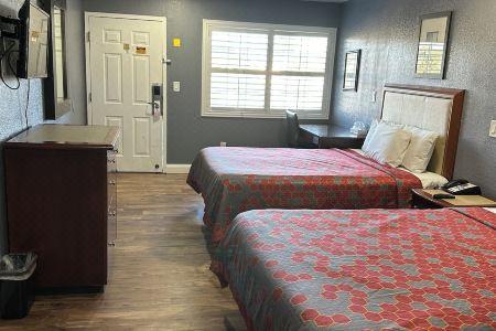 Fireside Inn by the Beach Boardwalk & Bowling - 25