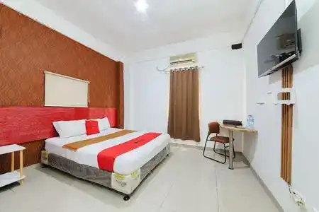 RedDoorz Plus near Cilandak Town Square 2 - 1