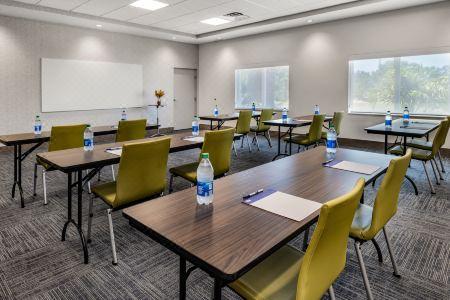 Holiday Inn Express & Suites St. Petersburg - Madeira Beach by IHG - 8