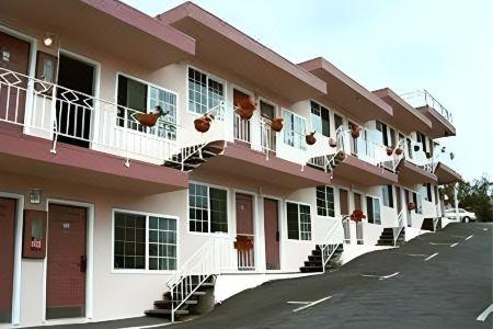 Fireside Inn by the Beach Boardwalk & Bowling - 6