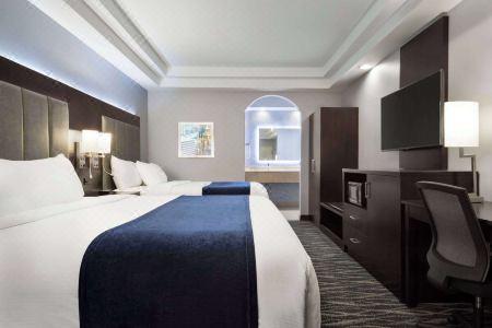 Days Inn & Suites by Wyndham Houston Hobby Airport - 14