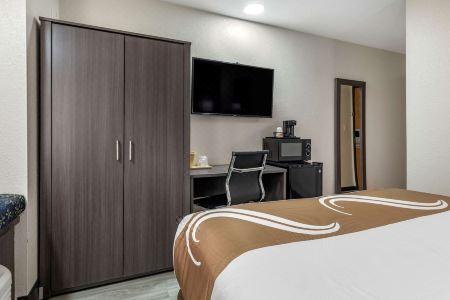 Quality Inn & Suites Longview I-20 - 27
