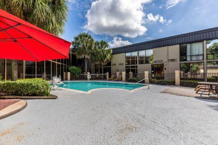 Red Roof Plus+ & Suites Houston - IAH Airport SW - 5