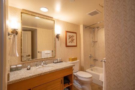 Embassy Suites by Hilton Waikiki Beach Walk - 7