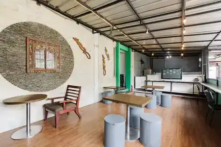 RedDoorz Plus near Cilandak Town Square 2 - 5