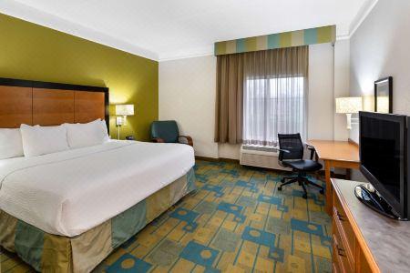 La Quinta Inn & Suites by Wyndham Greenville Haywood - 12