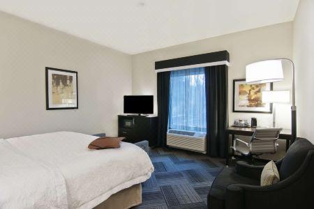 Hampton Inn & Suites Bellevue Downtown-Seattle - 17