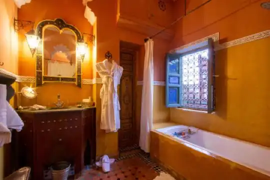 Riad Kaiss by Anika - 186