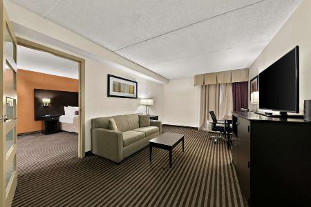 Best Western Plus Toronto North York & Suites - 17
