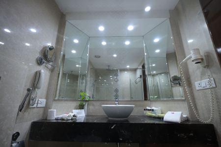 Samrat, New Delhi - 58