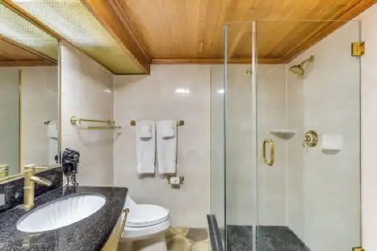 Castle Bamboo Waikīkī - 31