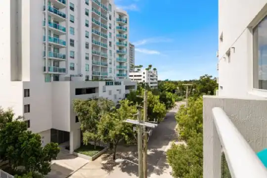 Roami at Habitat Brickell - 31