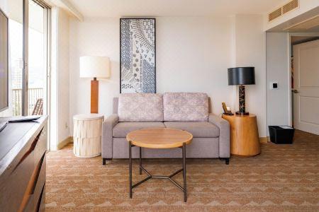 Embassy Suites by Hilton Waikiki Beach Walk - 11