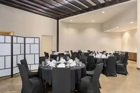 Holiday Inn ORLANDO-INTERNATIONAL AIRPORT by IHG - 3