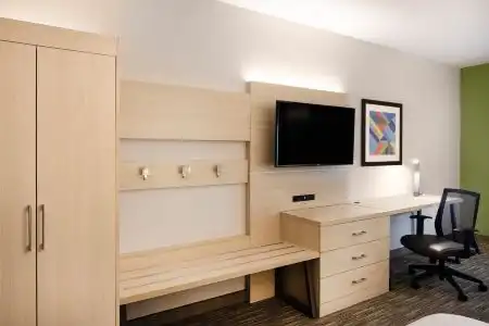 Holiday Inn Express & Suites FT MYERS BEACH-SANIBEL GATEWAY by IHG - 13