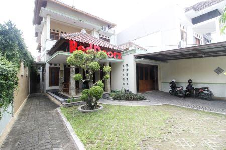 RedDoorz Plus @ Tegal Panggung - 9