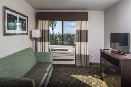 Holiday Inn Express & Suites CARLSBAD BEACH by IHG - 18