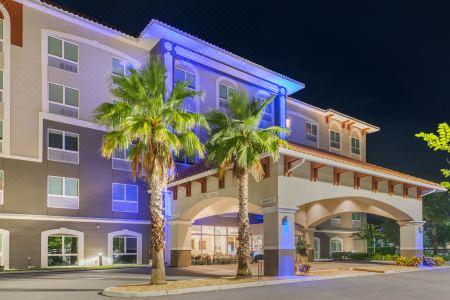 Holiday Inn Express & Suites St. Petersburg - Madeira Beach by IHG - 9