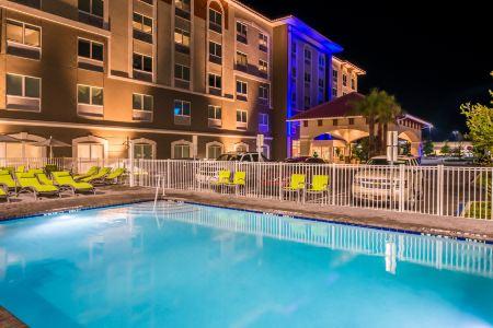 Holiday Inn Express & Suites St. Petersburg - Madeira Beach by IHG - 5