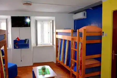 Montenegro Backpackers Home Budva - 1
