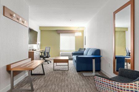 Holiday Inn Express & Suites SURREY by IHG - 77