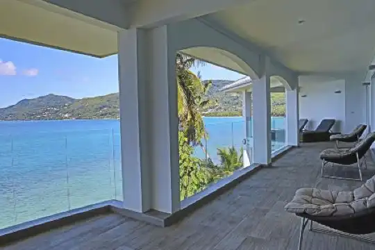 VallonEnd Beachfront Villa with Excellent View - 19