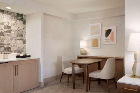 Hilton - 64