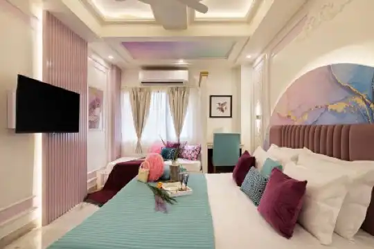 Sarang Palace - A Luxury Boutique - 111